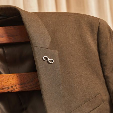 Pin-Infinito-medio-Ag-VESTIDA